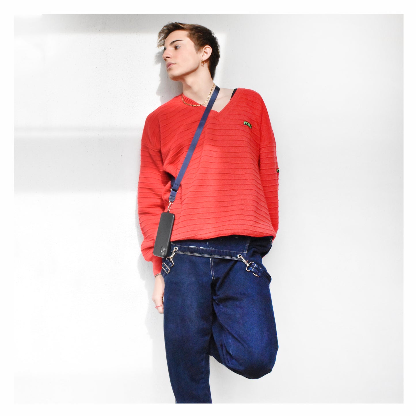 Strap para carcasa de celular universal, diseño ajustable azul.