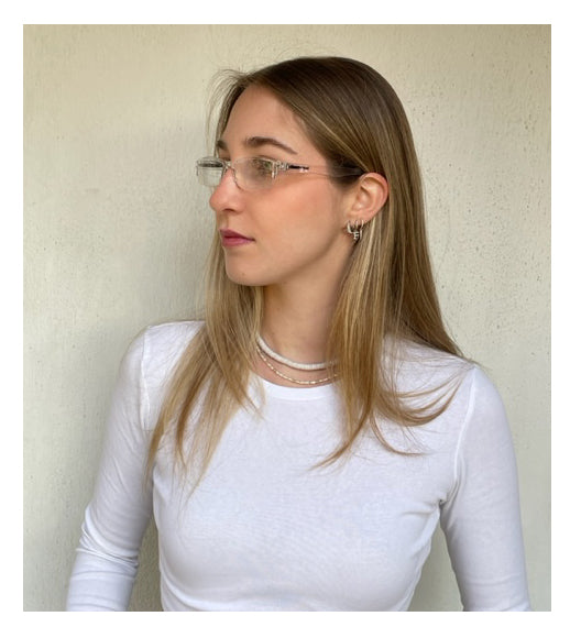 Lentes de lectura, con aumento, diseño medio marco trasparente.