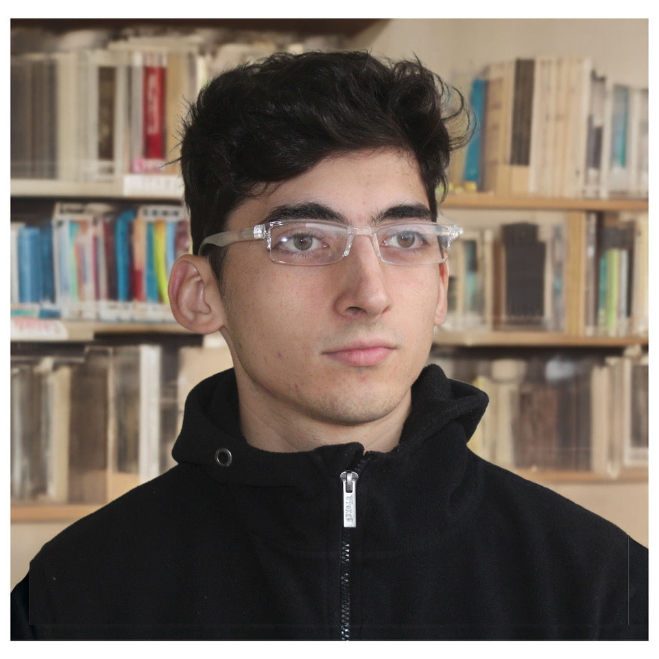 Lentes de lectura, con aumento, diseño medio marco trasparente.