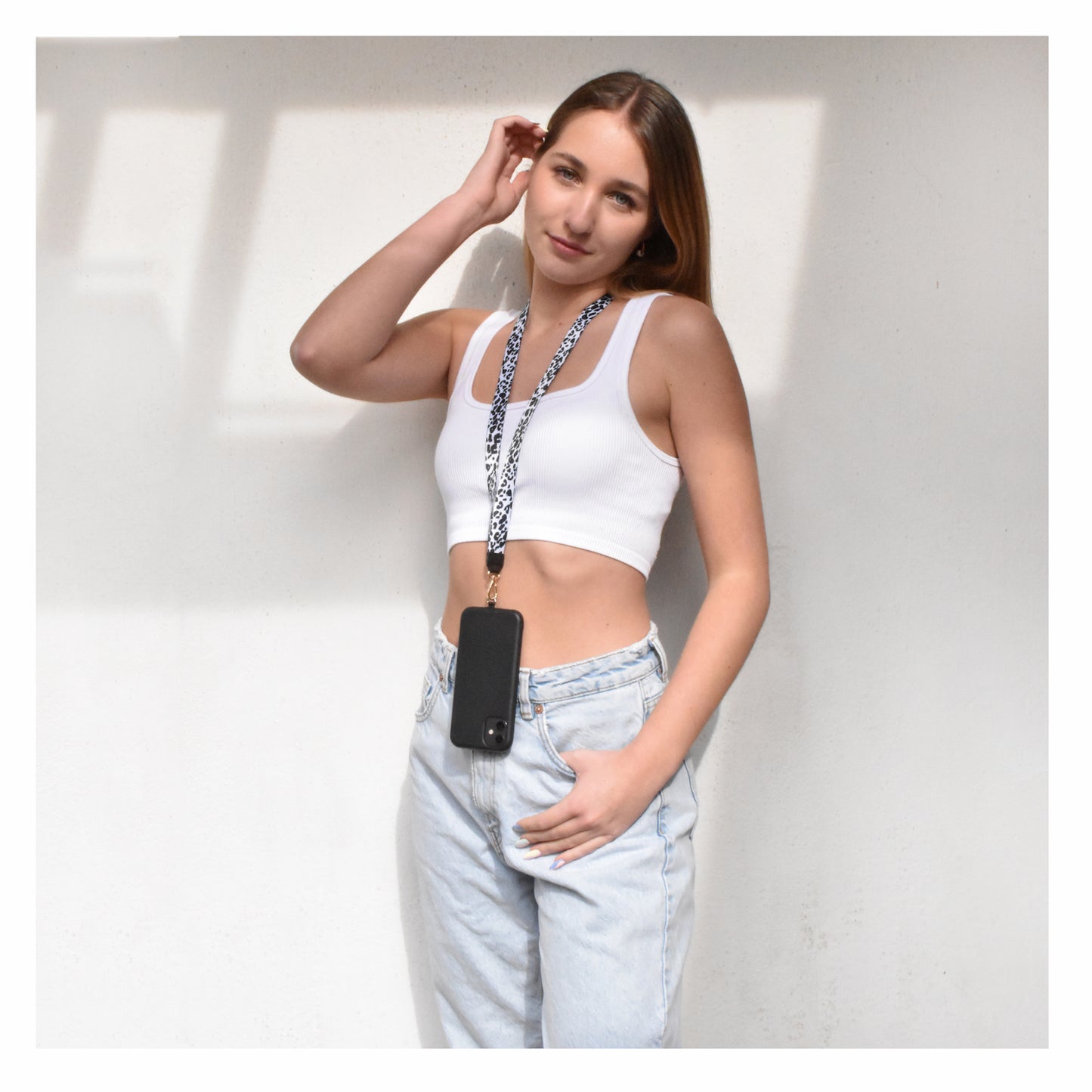 Strap para carcasa de celular universal, doble correa blanca.