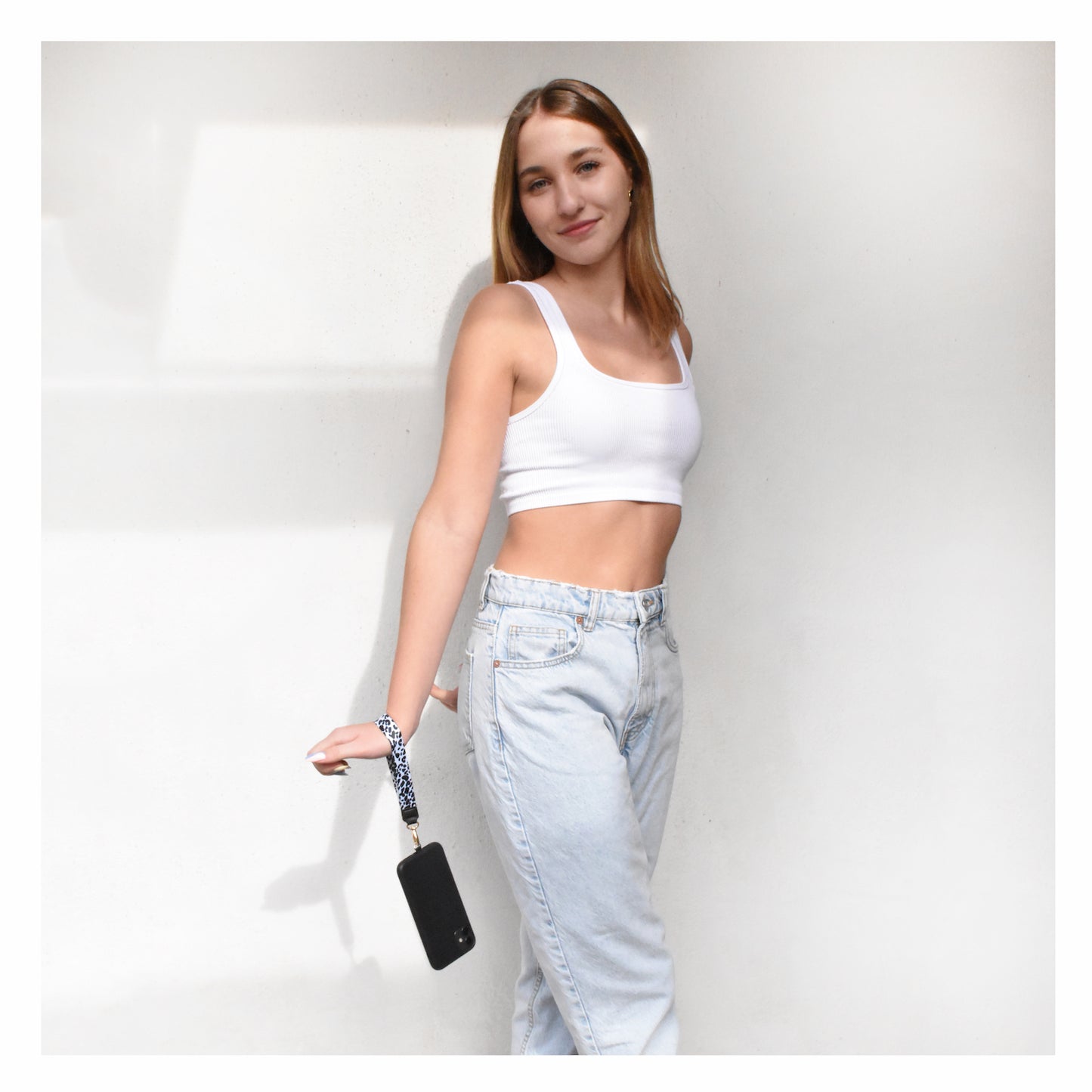 Strap para carcasa de celular universal, doble correa blanca.