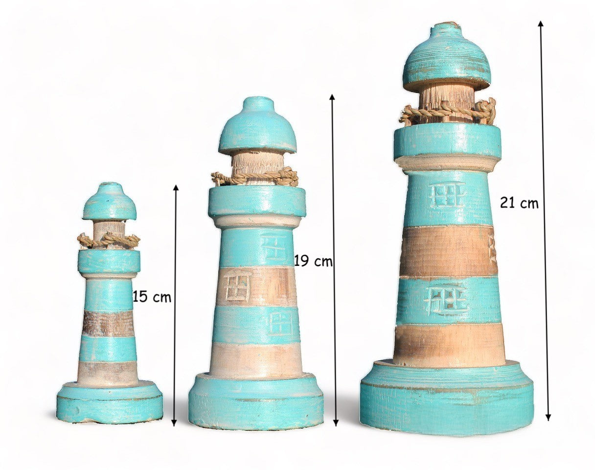 Decoración náutica. Faros decorativos de madera turquesa.